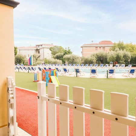 Giardino Dei Colori 111 Residence Pool&Fitness トスコラーノ・マデルノ エクステリア 写真